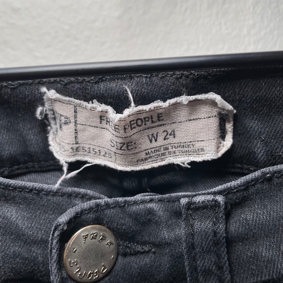 Free People Jeans Women's Size 24 Black Reagan Raw Hem Button Fly Skinny Denim - Picture 3 of 5
